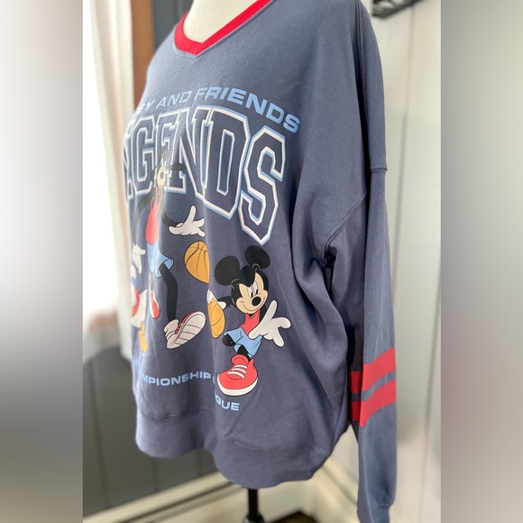Disney Mickey and Friends Legends V-neck Crewneck - Picture 3 of 3